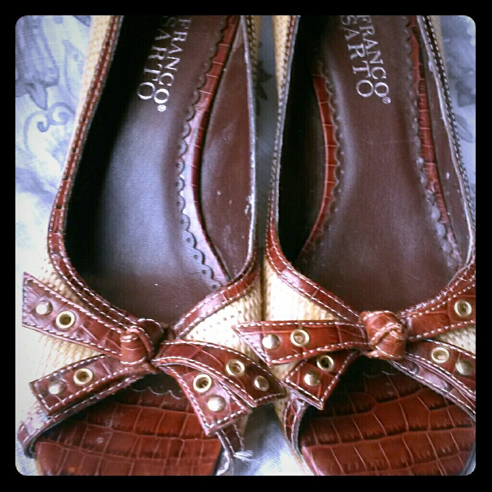 Franco Sarto adorable tweedy peep toe heels
